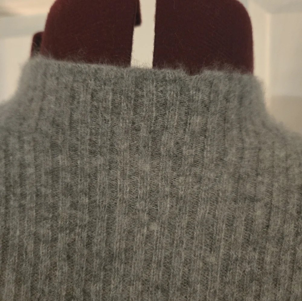 House Of Harlow Cashmere Ribbed Mock Neck Gray Sleeveless Top - Picture 3 of 9